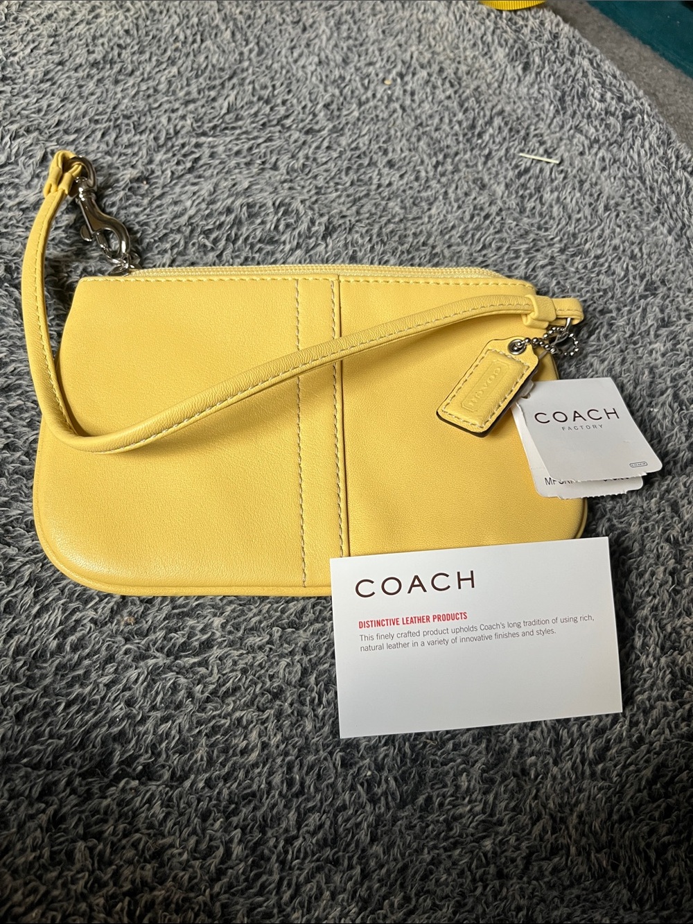 New beautiful Coach wristlet Perfect